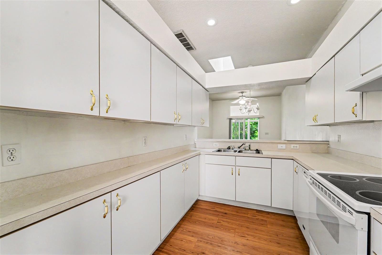 12514 Hollybrook Ln Property Photo 12