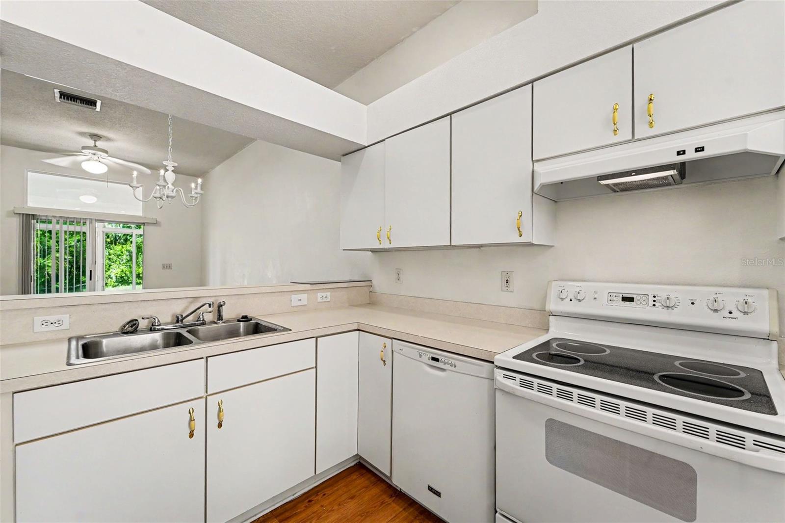 12514 Hollybrook Ln Property Photo 13