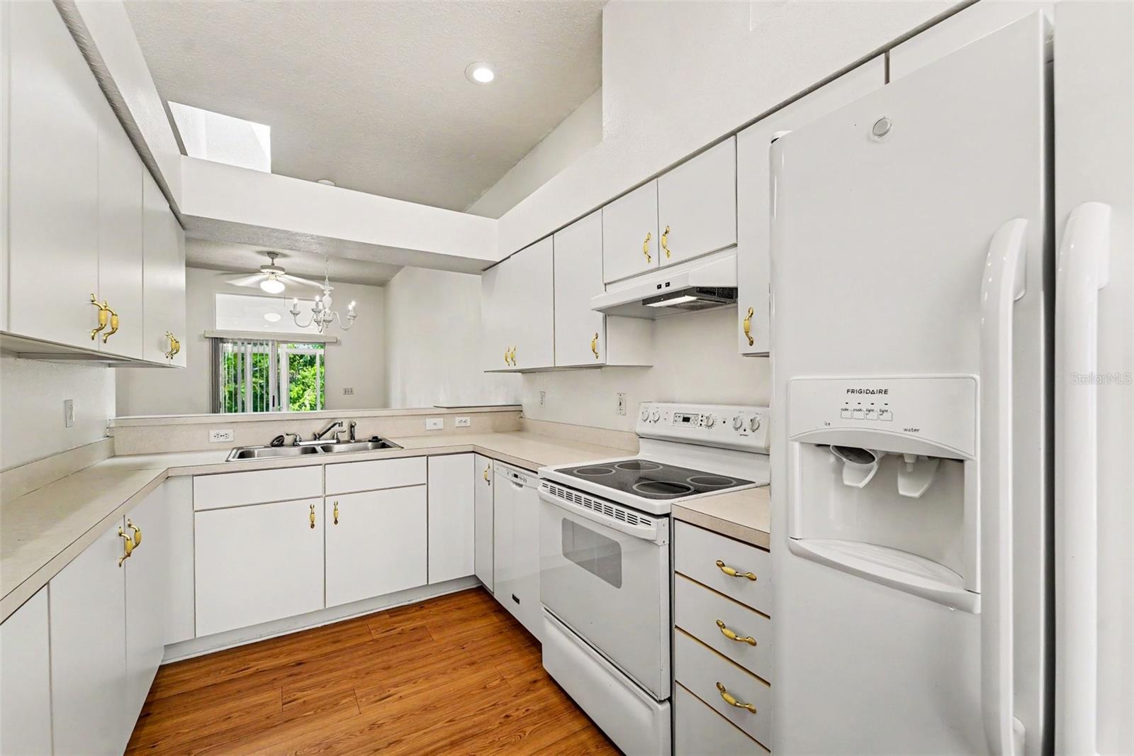 12514 Hollybrook Ln Property Photo 14