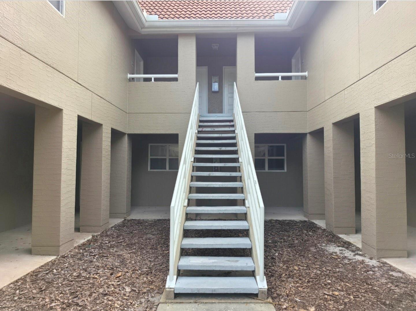 15215 Amberly Dr #907 Property Photo 3