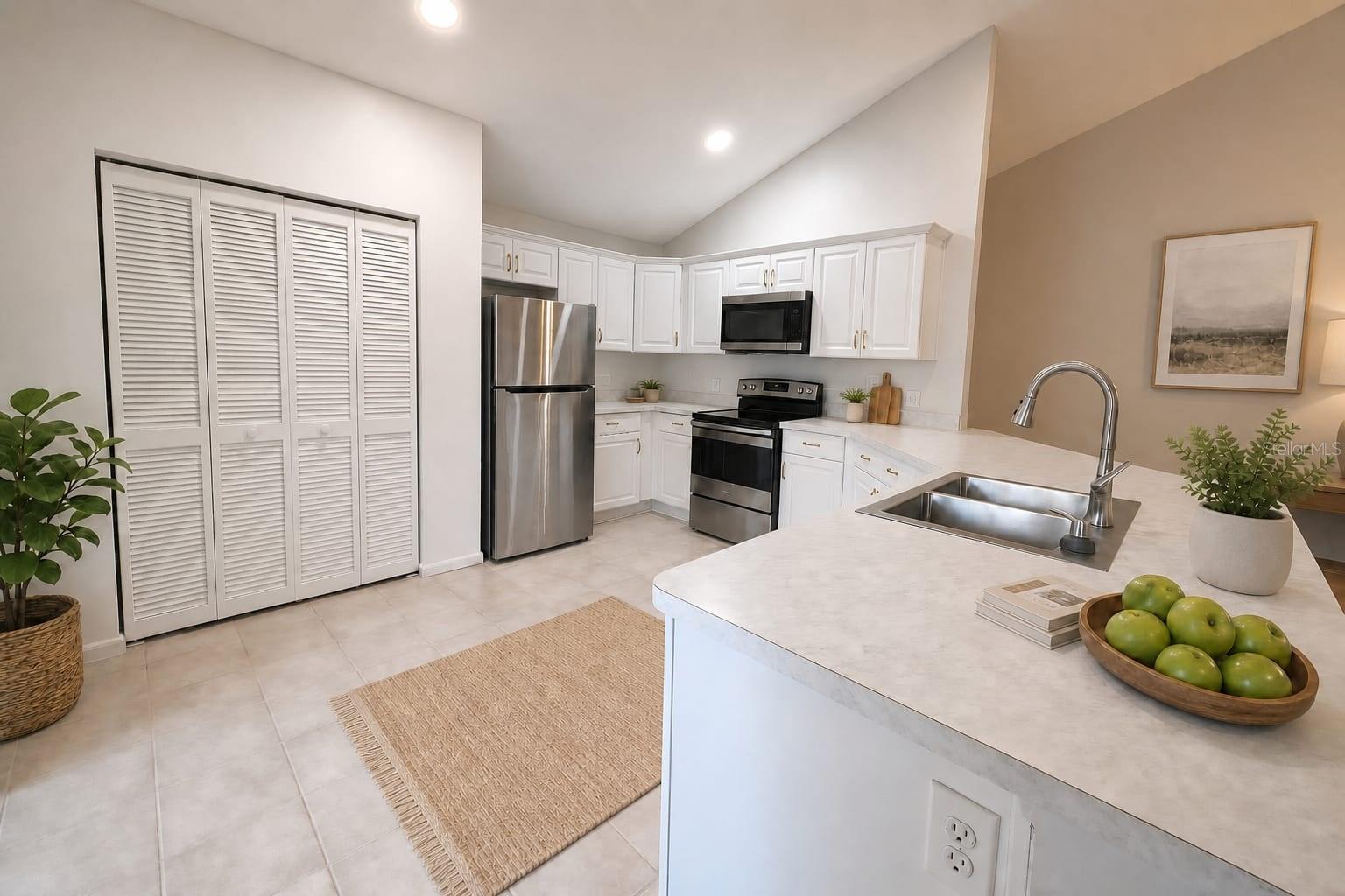 15215 Amberly Dr #907 Property Photo 9