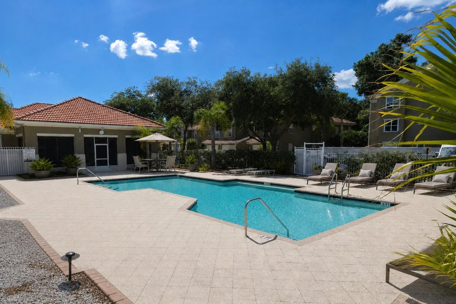 15215 Amberly Dr #907 Property Photo 27