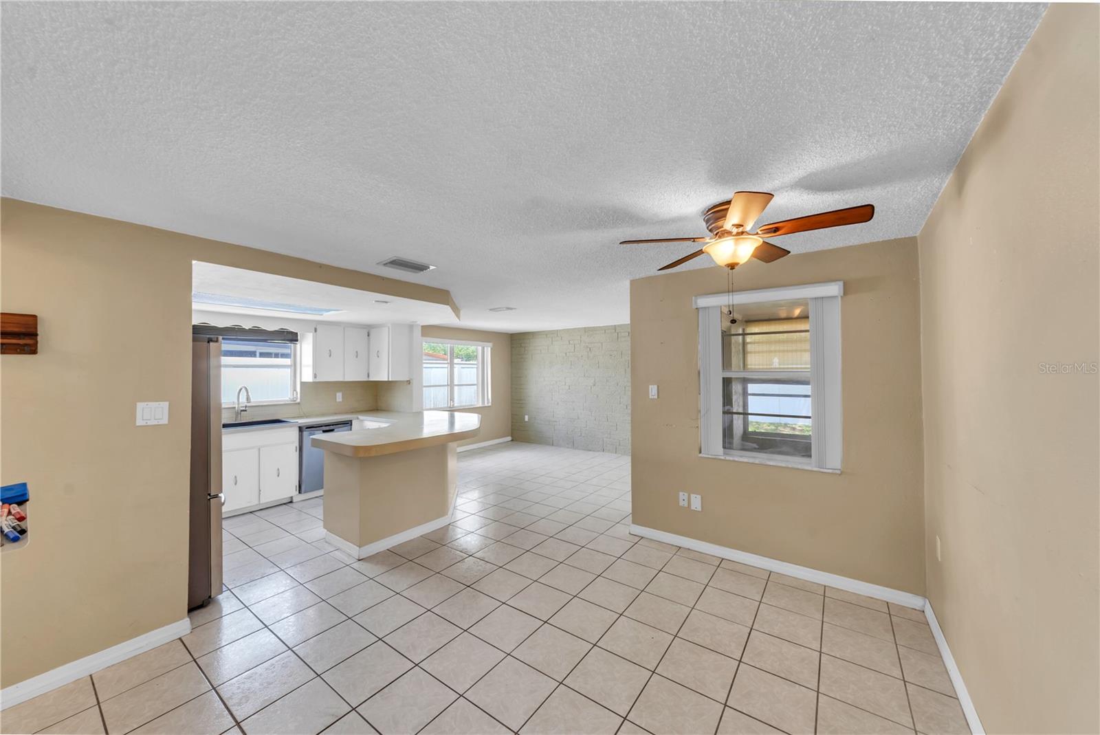 3401 Supreme Dr Property Photo 10