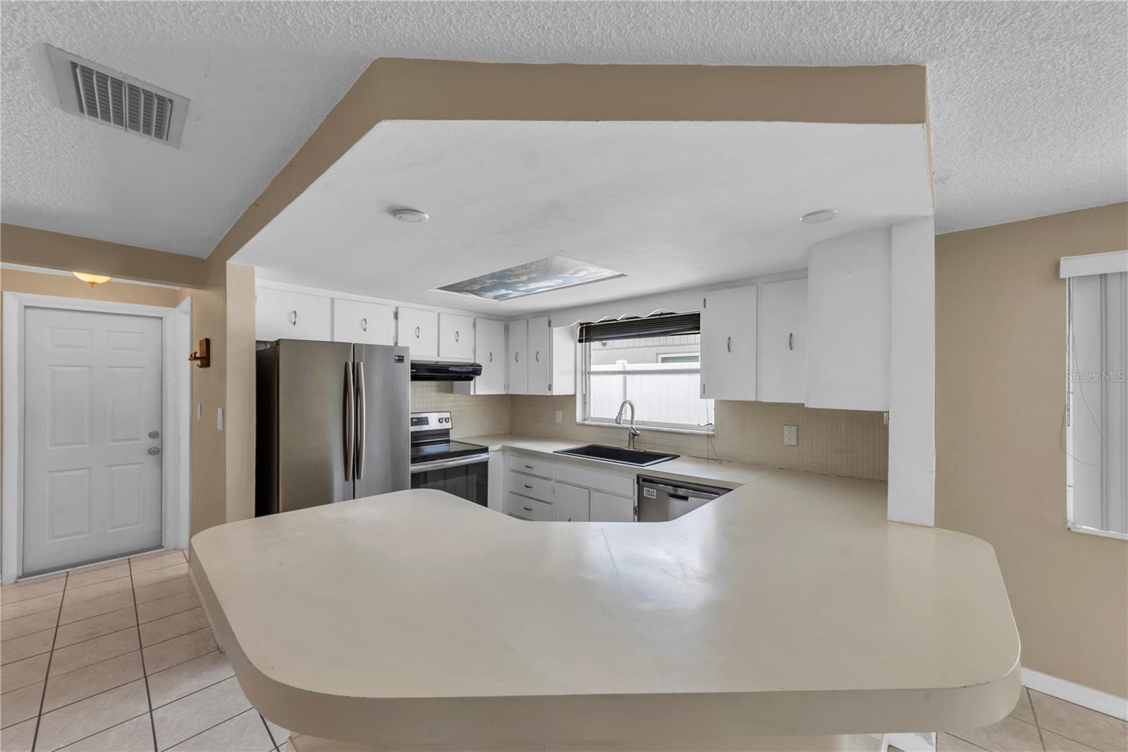 3401 Supreme Dr Property Photo 14