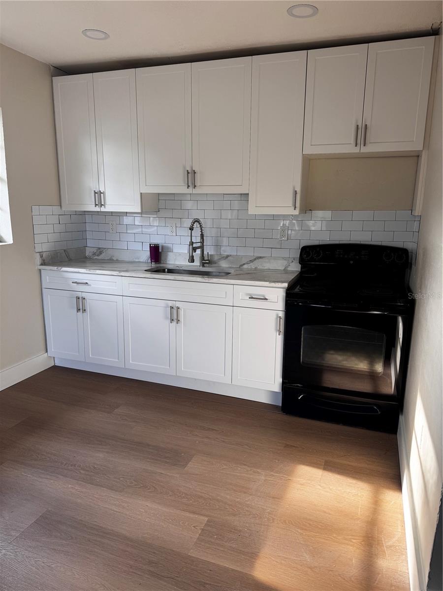 1204 W Alsobrook St Property Photo 2