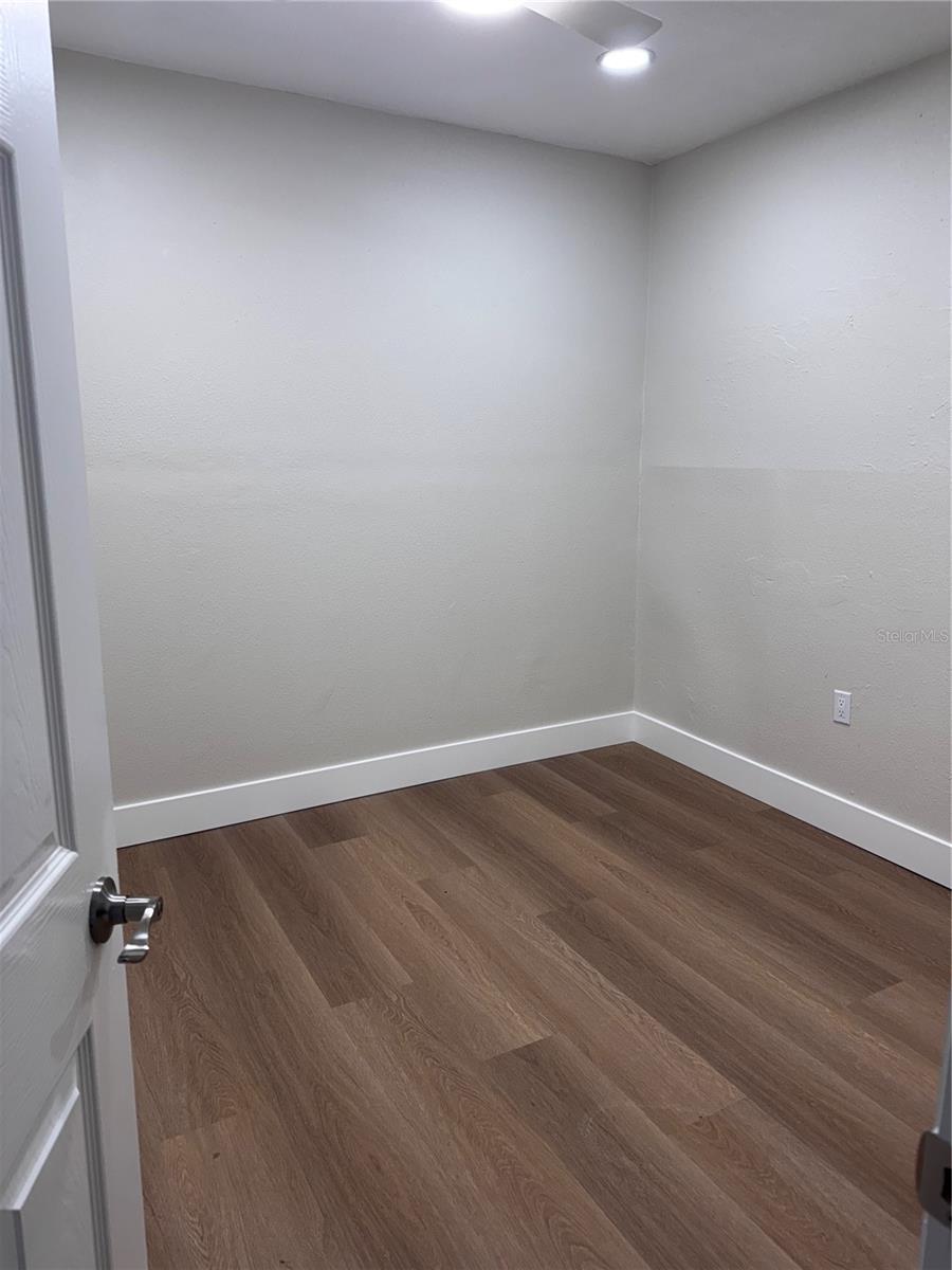 1204 W Alsobrook St Property Photo 6