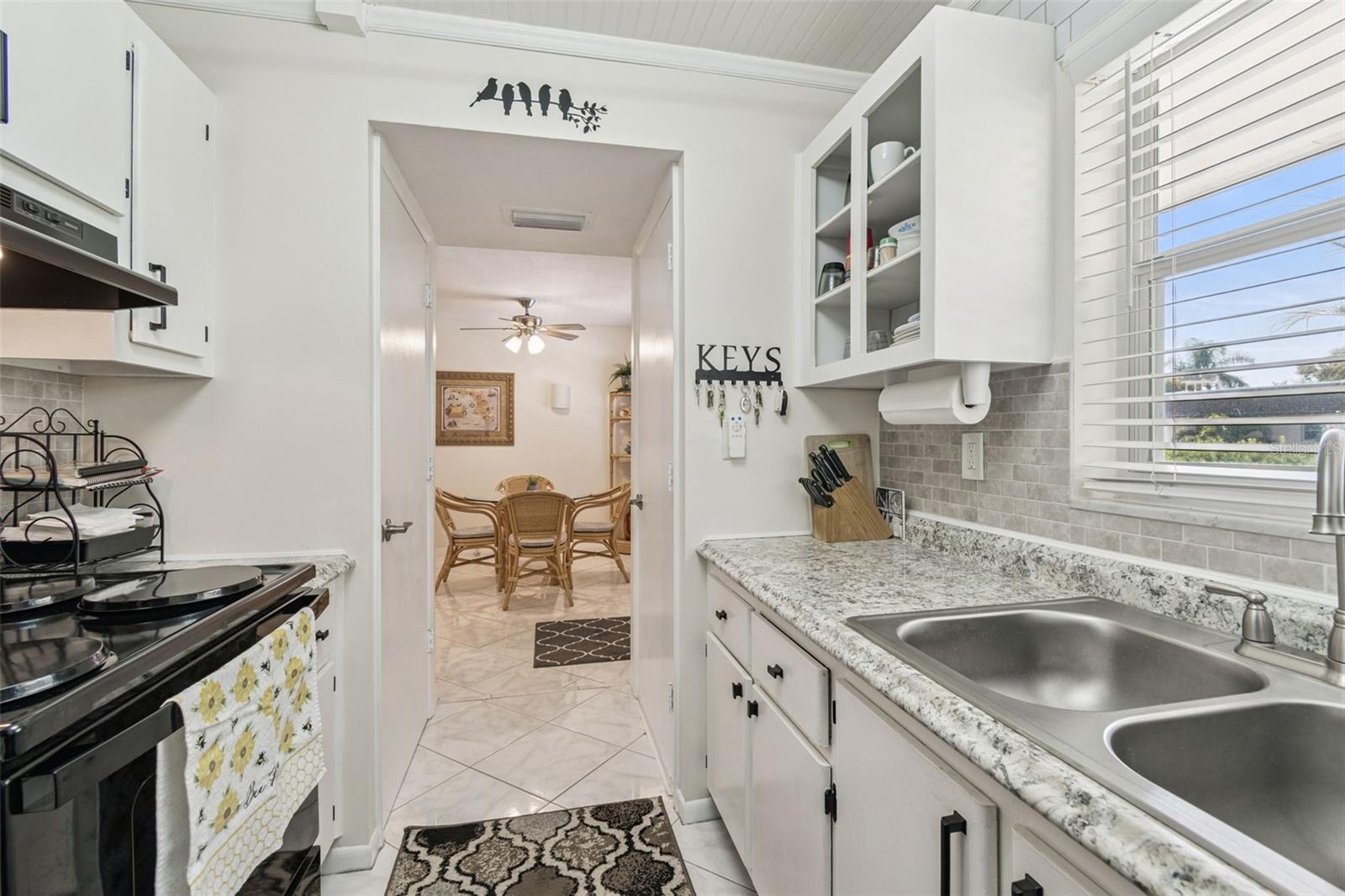 2750 E Bay Dr #12b Property Photo 12