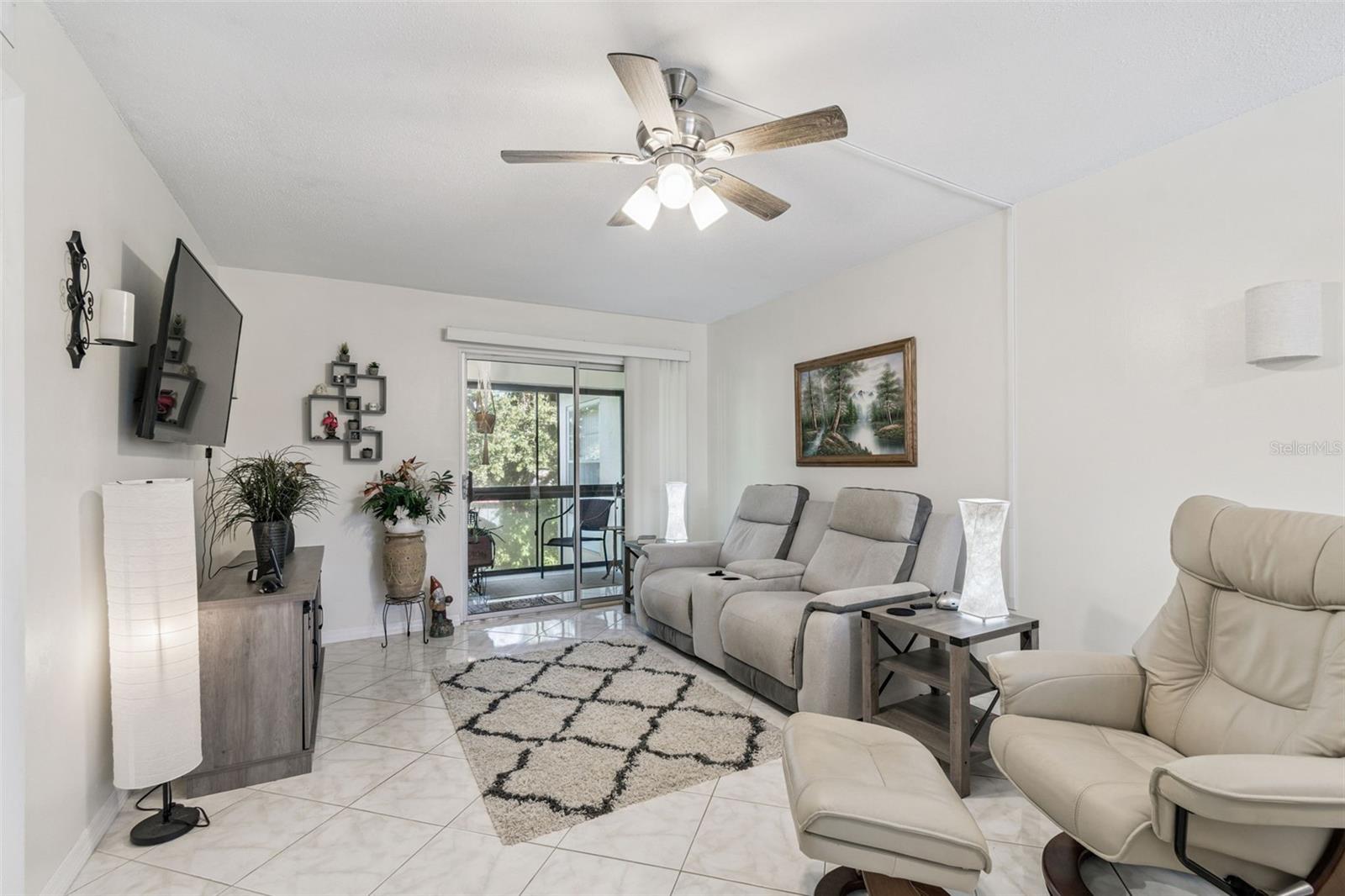 2750 E Bay Dr #12b Property Photo 13