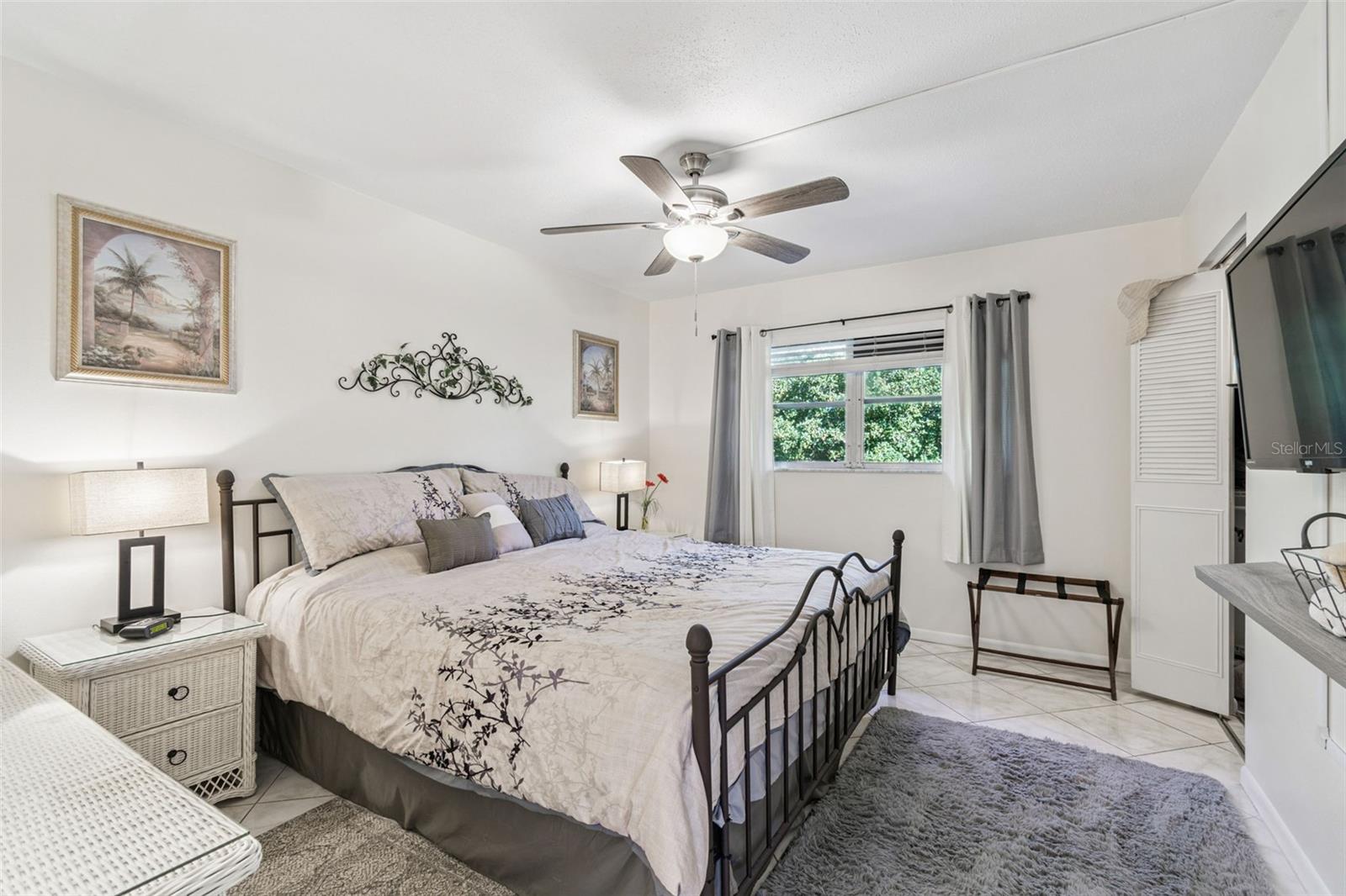 2750 E Bay Dr #12b Property Photo 16