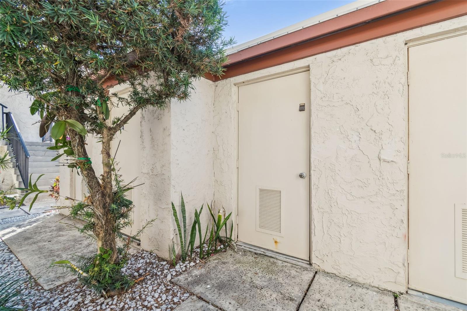 2750 E Bay Dr #12b Property Photo 21