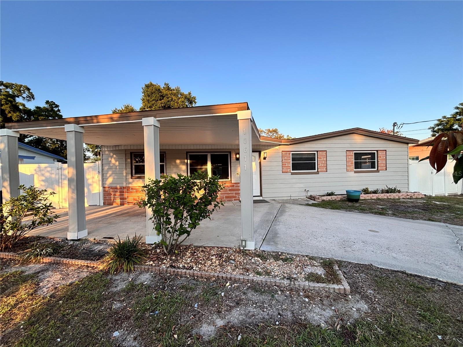 10611 N ALTMAN ST Property Photo 1