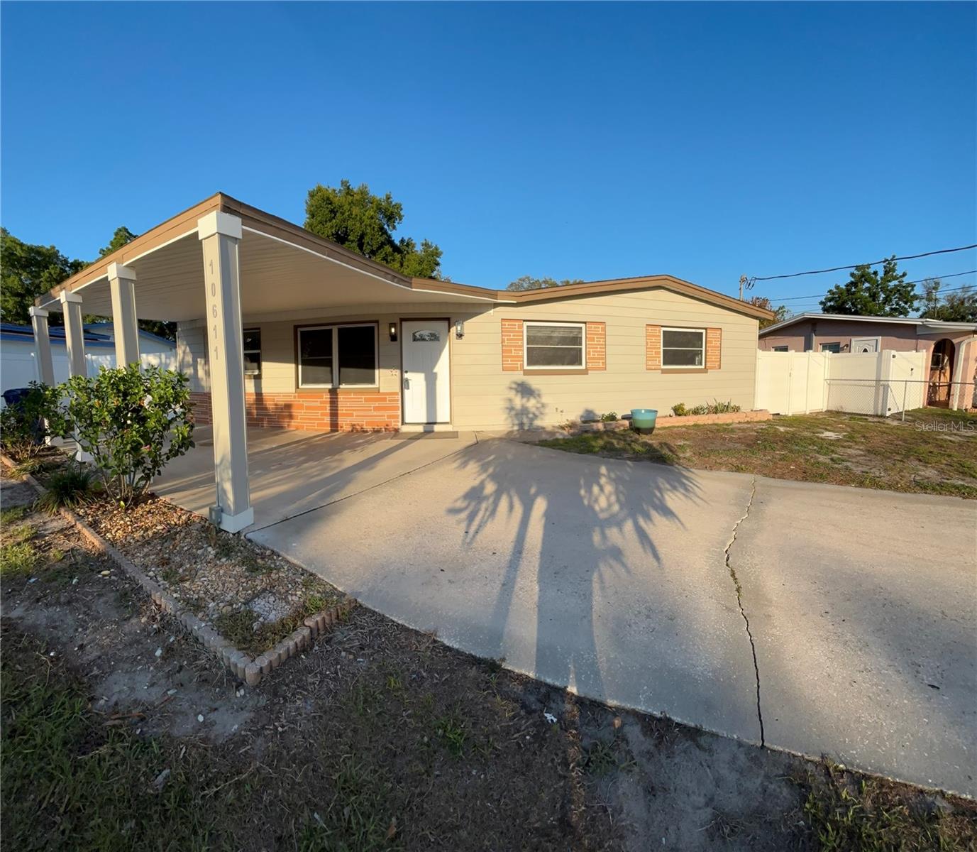 10611 N Altman St Property Photo 3