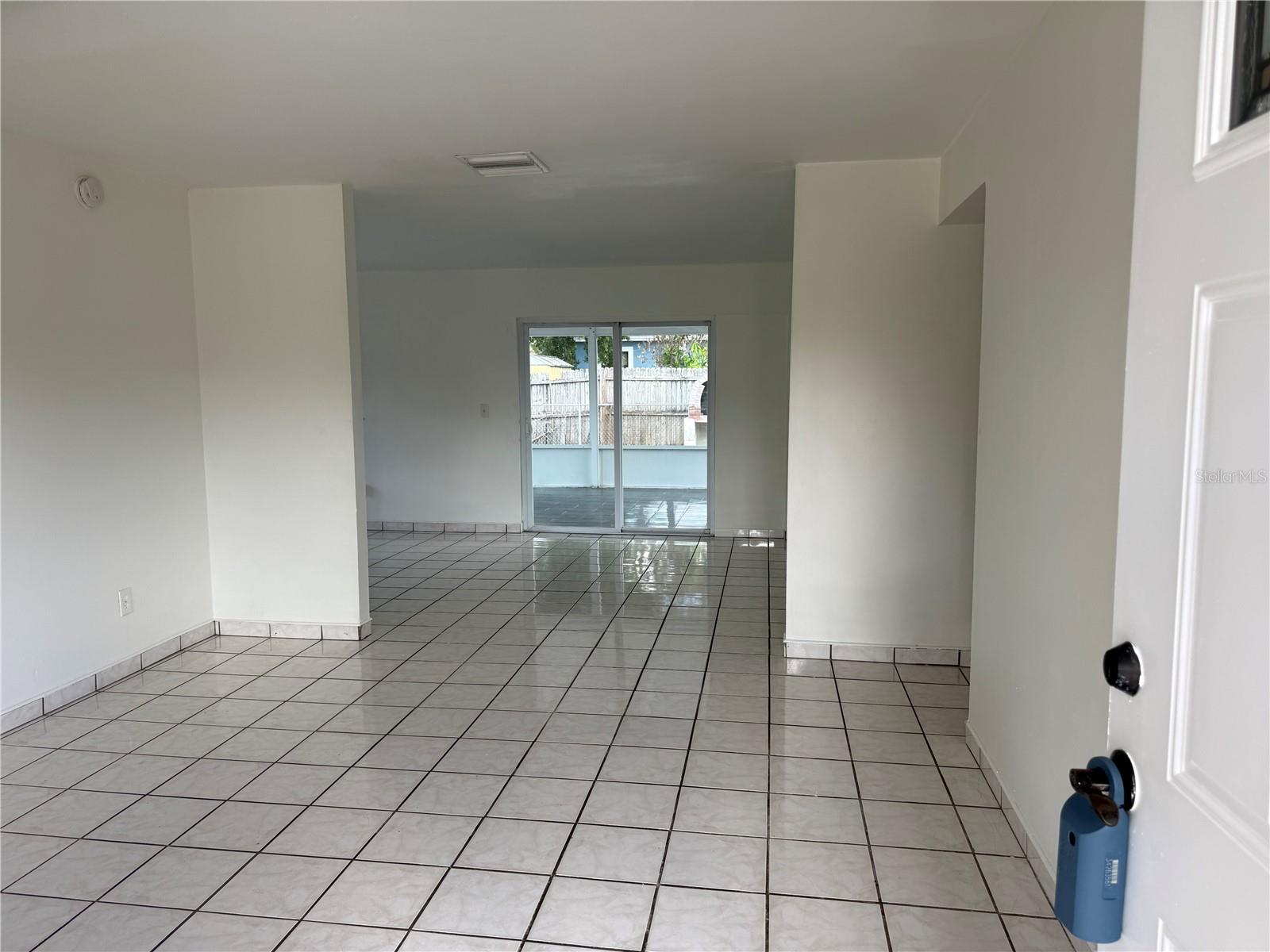 10611 N Altman St Property Photo 6