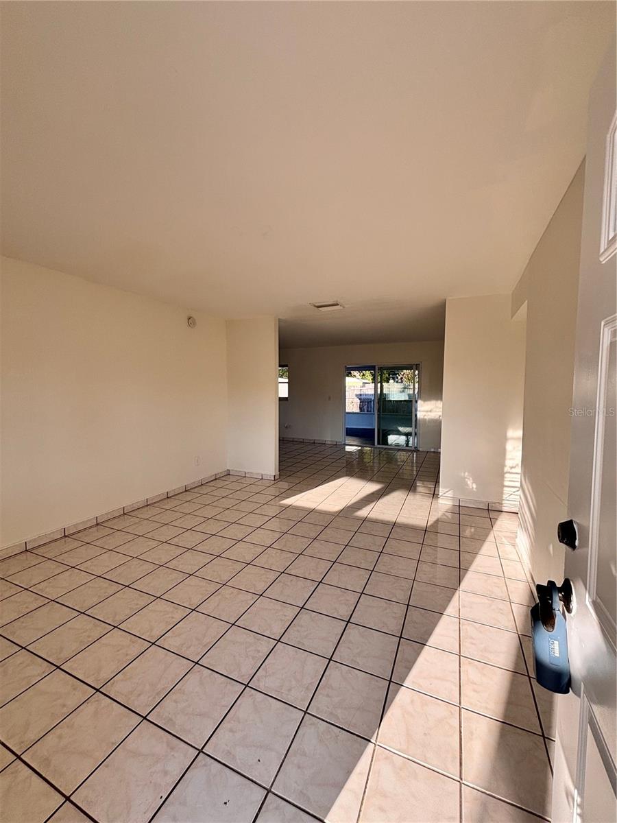 10611 N Altman St Property Photo 7