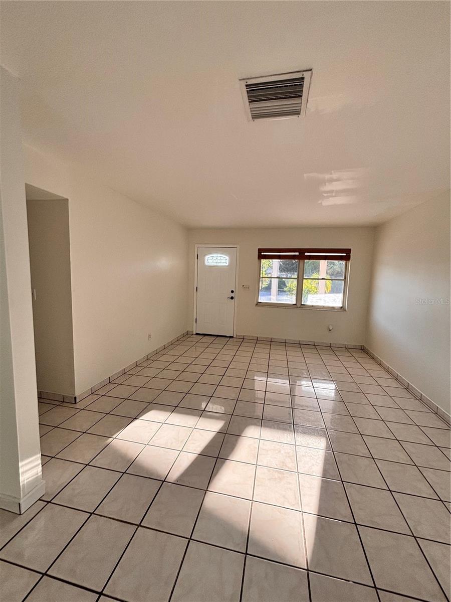 10611 N Altman St Property Photo 10
