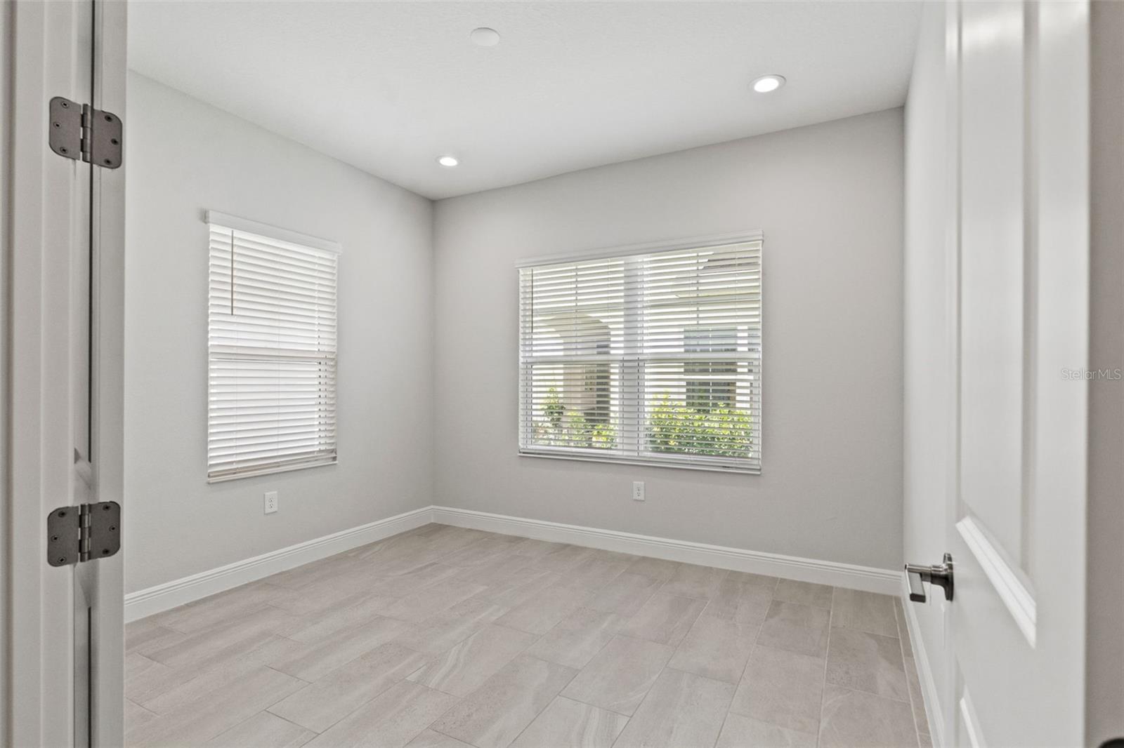 18131 Franklin Park Ct Property Photo 13