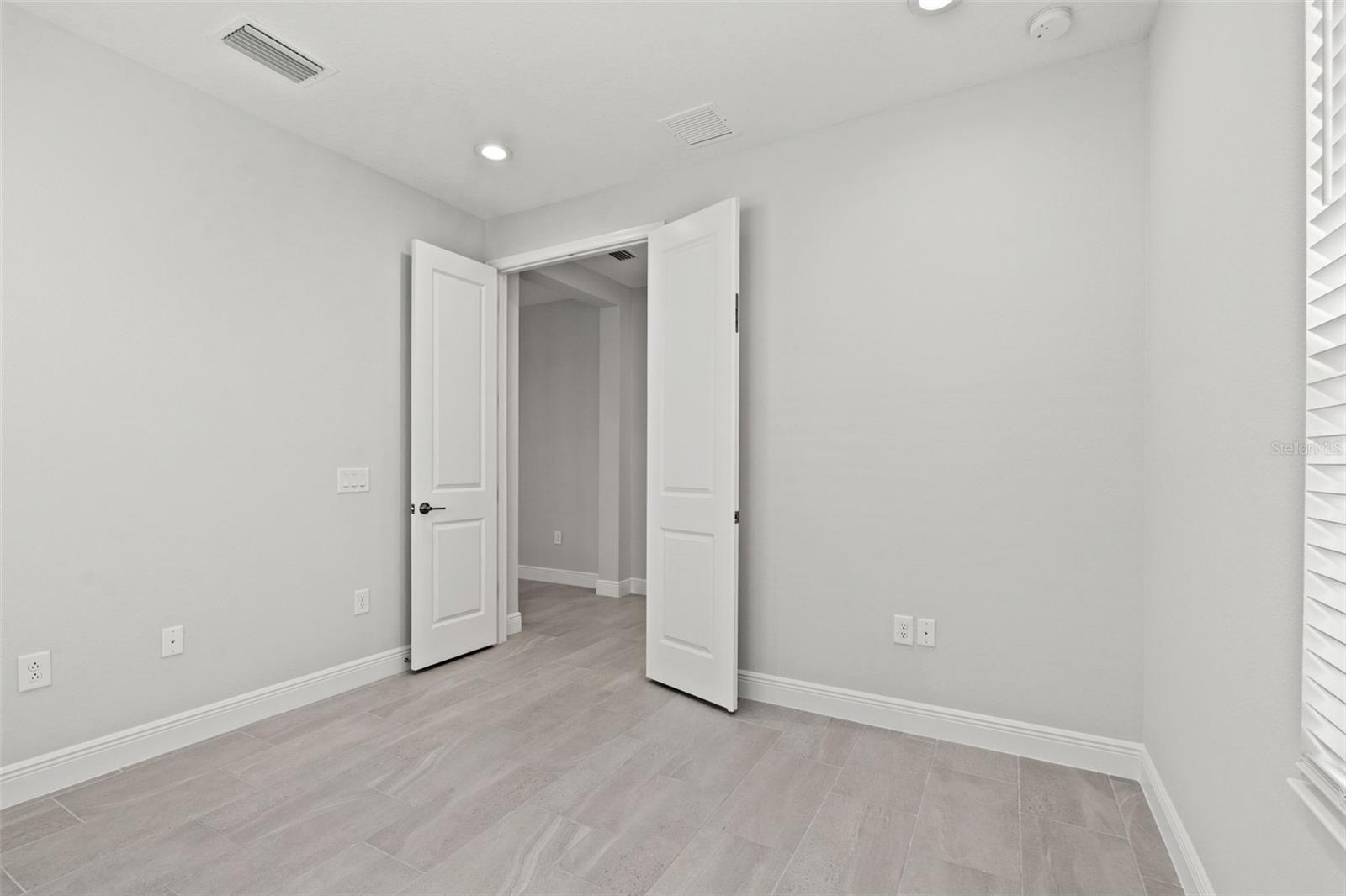 18131 Franklin Park Ct Property Photo 14