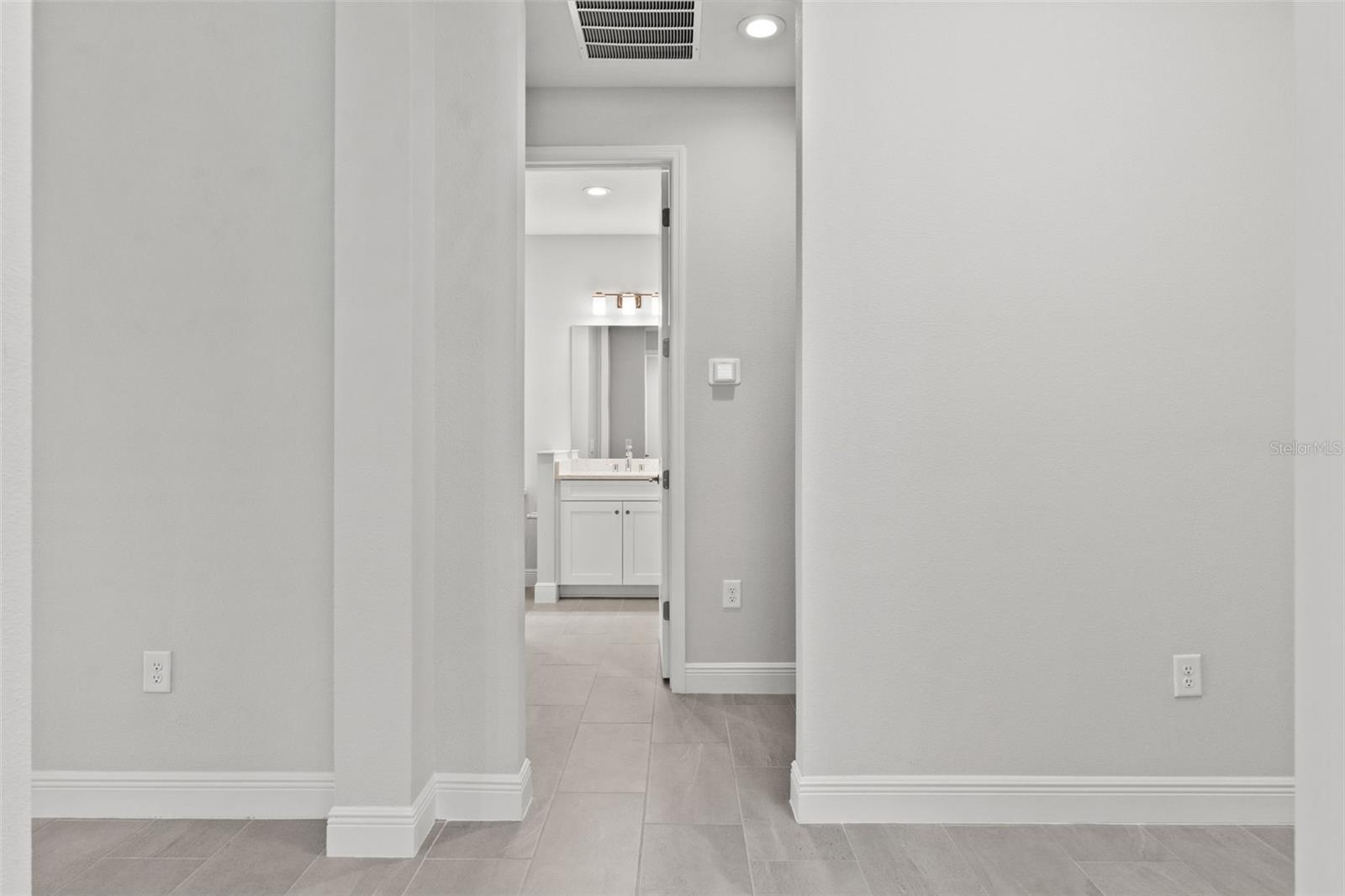 18131 Franklin Park Ct Property Photo 15