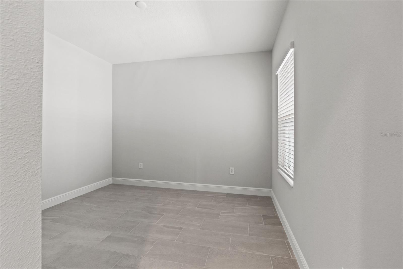18131 Franklin Park Ct Property Photo 16
