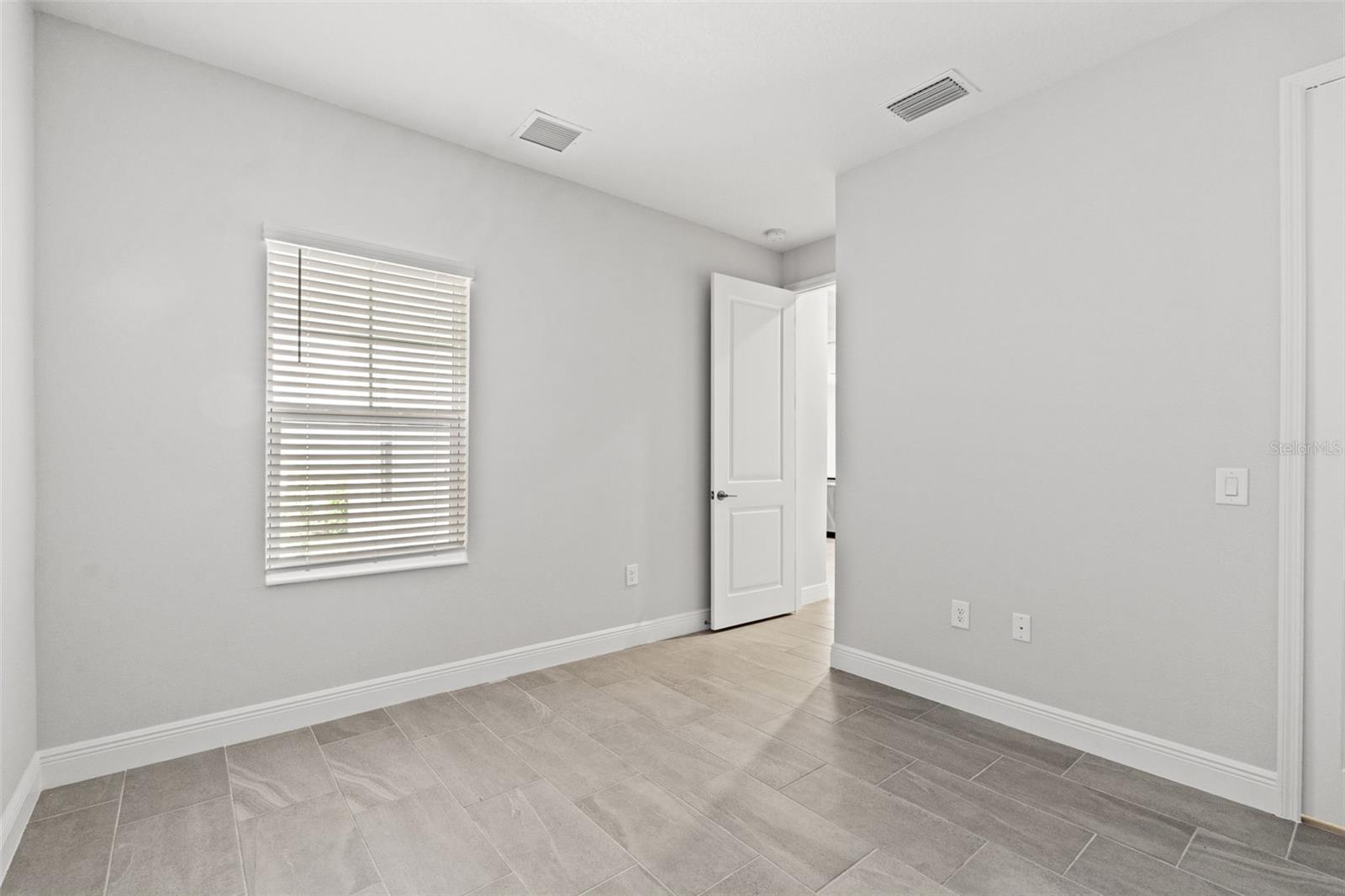 18131 Franklin Park Ct Property Photo 17