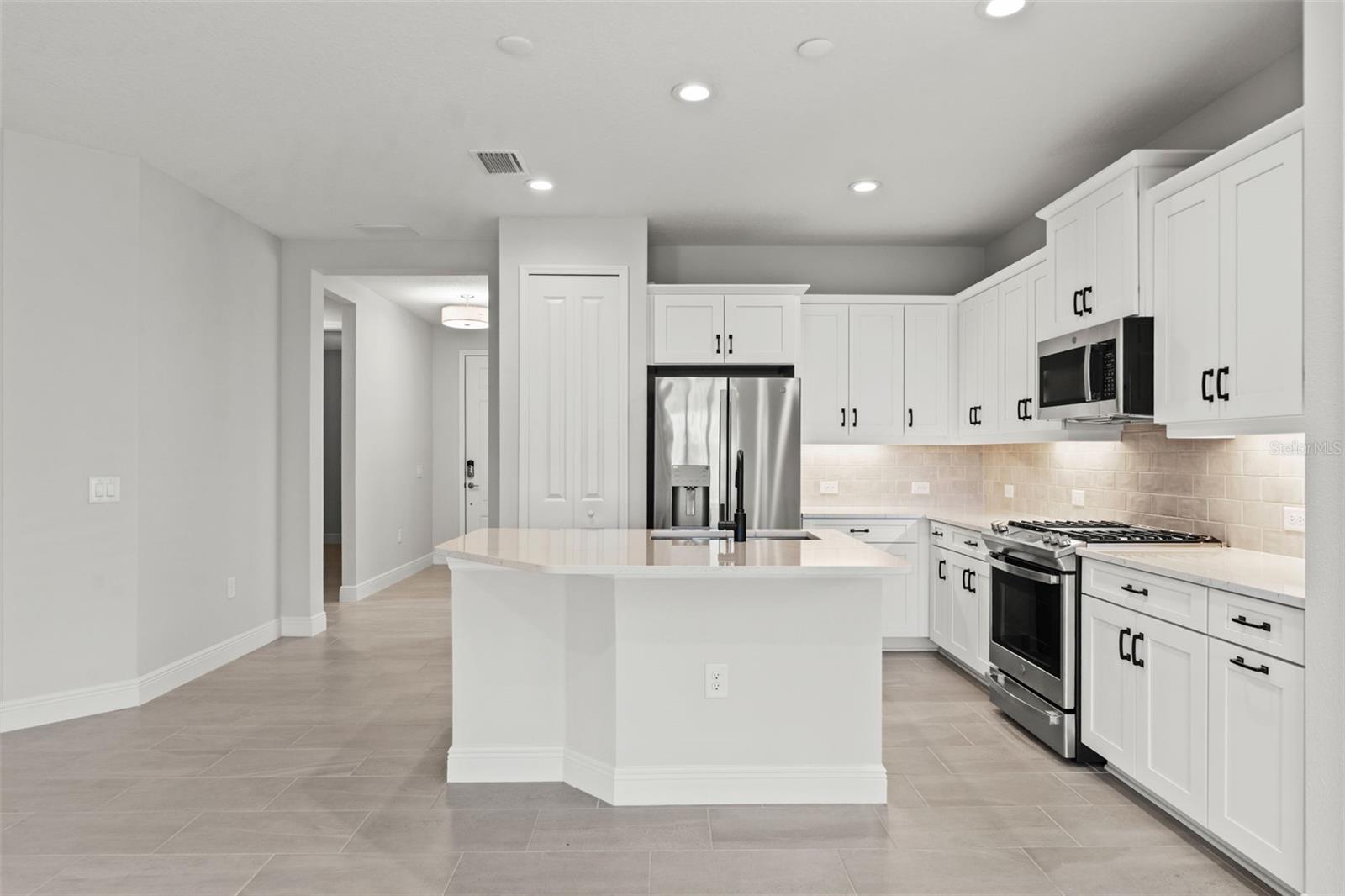 18131 Franklin Park Ct Property Photo 24