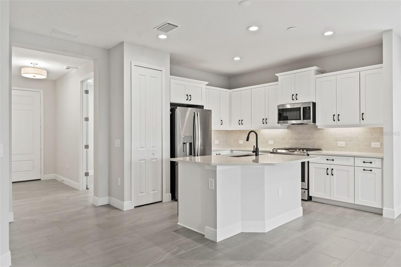 18131 Franklin Park Ct Property Photo 26