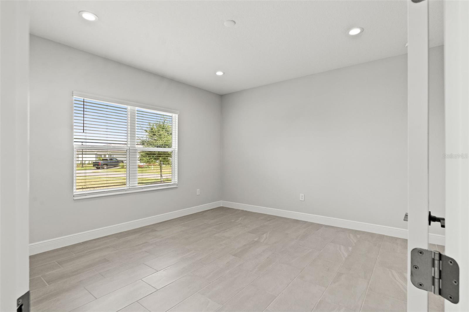 18131 Franklin Park Ct Property Photo 33