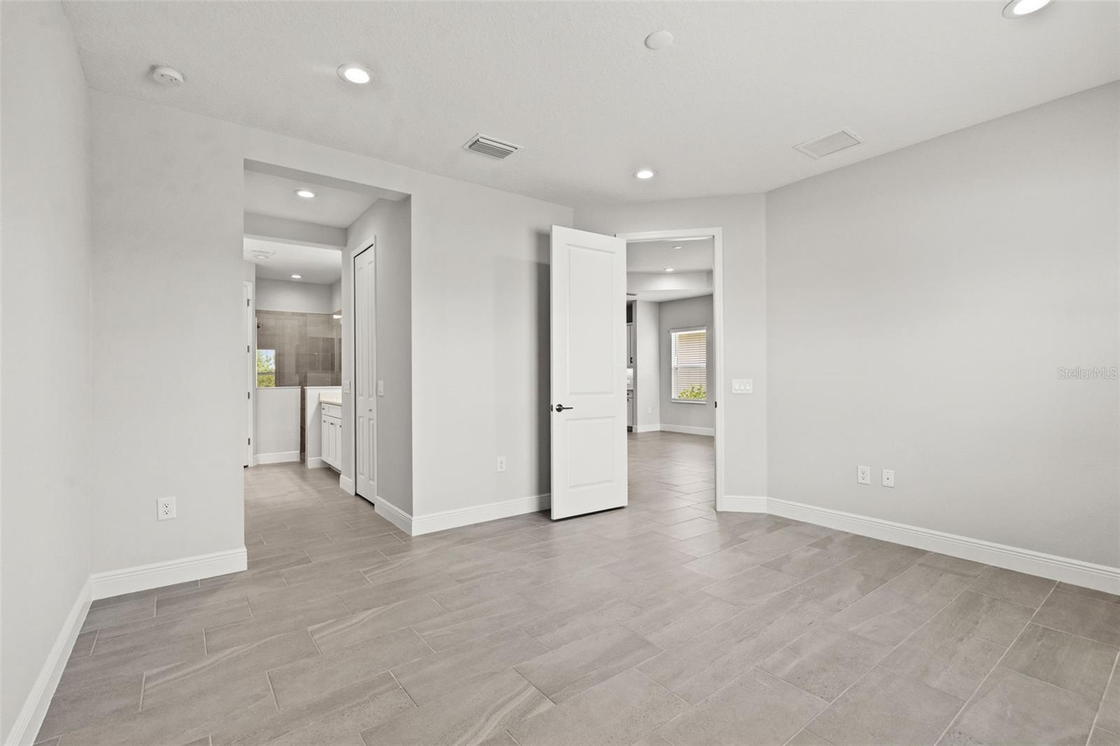 18131 Franklin Park Ct Property Photo 34