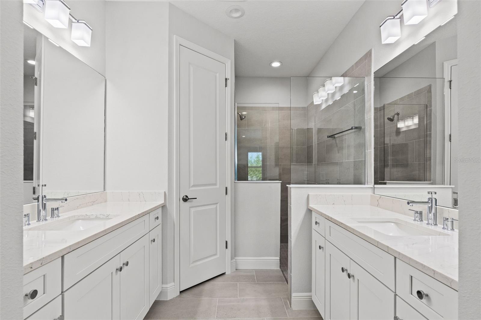 18131 Franklin Park Ct Property Photo 36