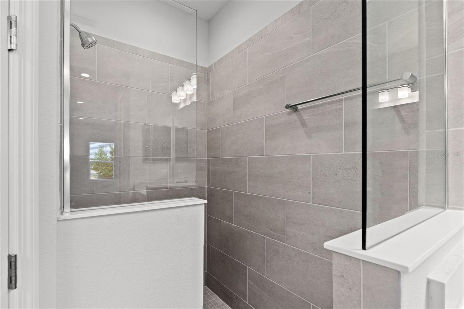 18131 Franklin Park Ct Property Photo 37