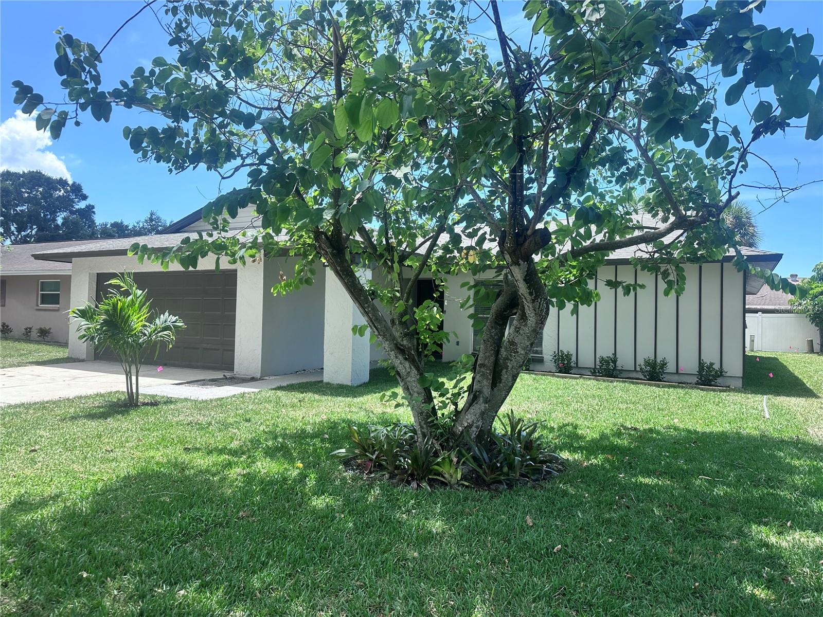 2380 Timbercrest Cir W Property Photo 2