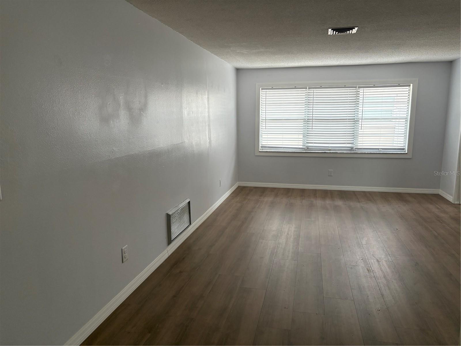 2380 Timbercrest Cir W Property Photo 7