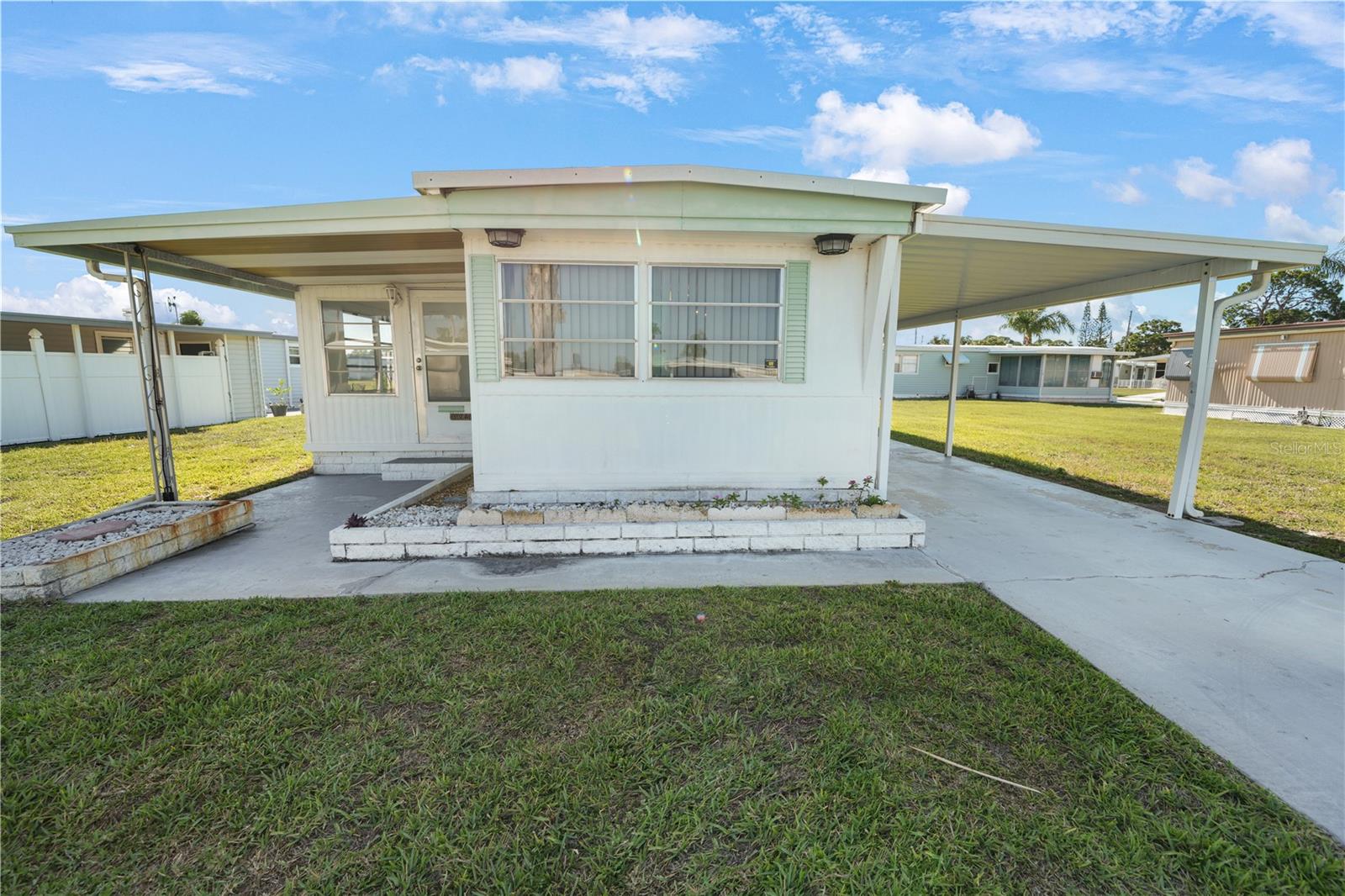 10921 London Dr Property Photo 1