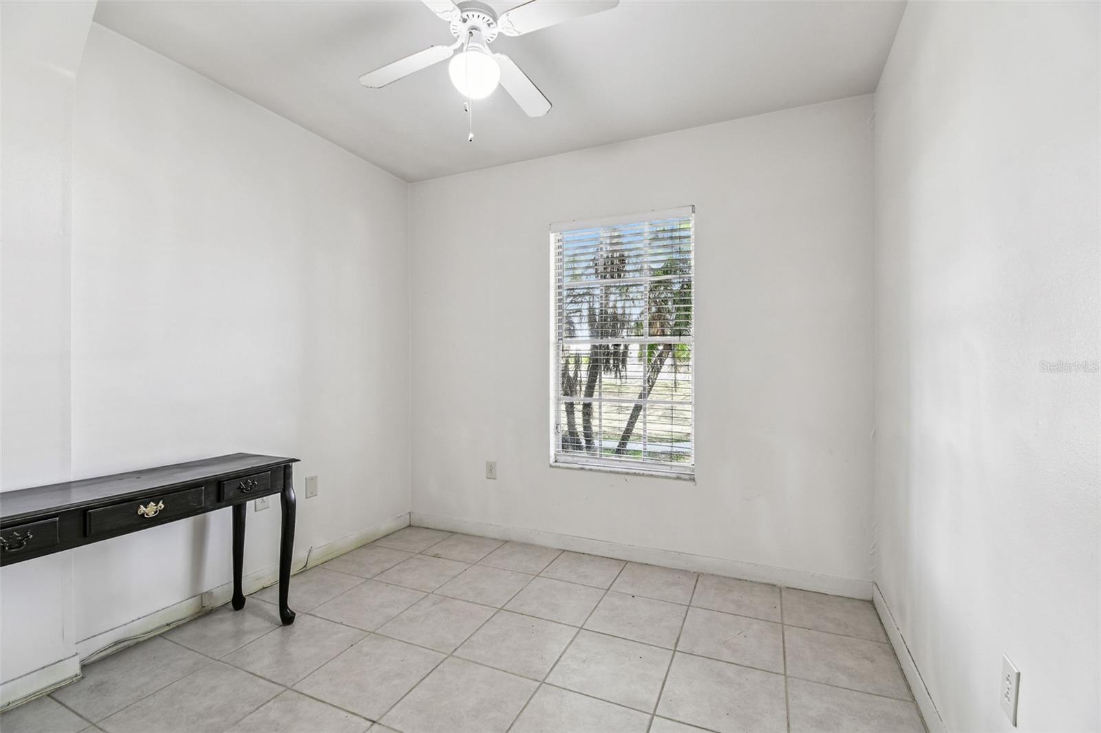 855 E Brandon Blvd Property Photo 5