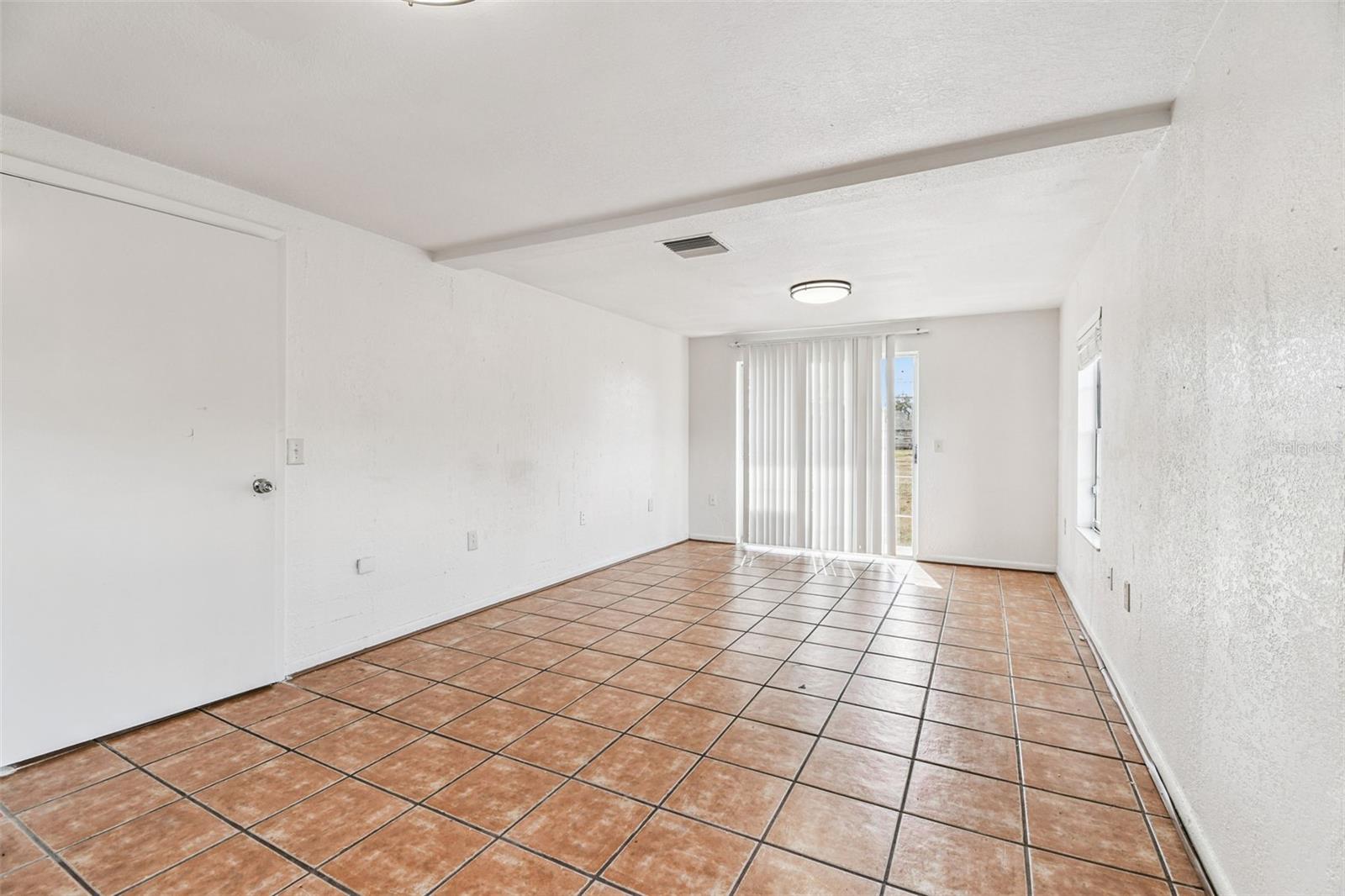 855 E Brandon Blvd Property Photo 14