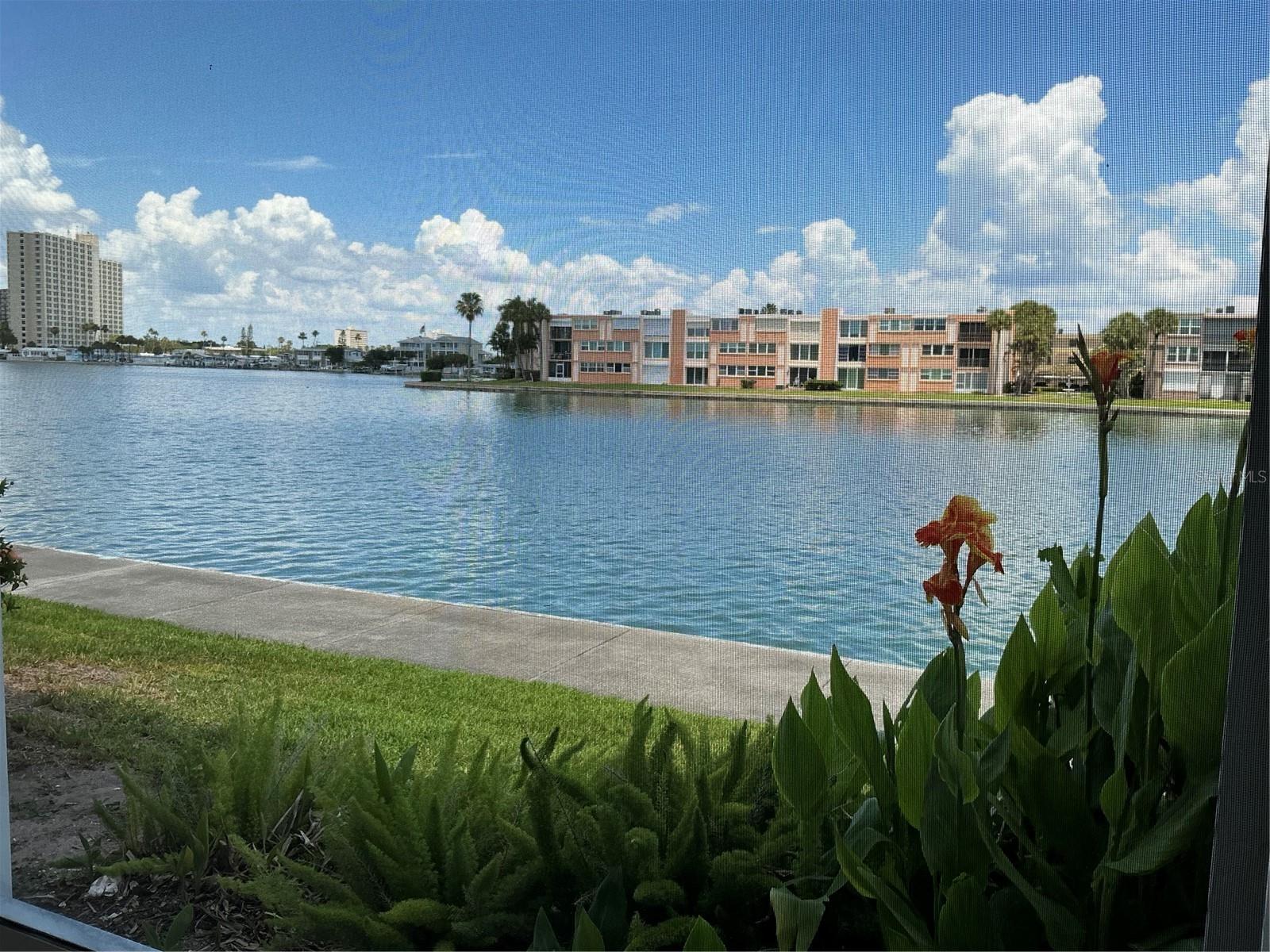 7645 Sun Island Dr S #101 Property Photo 1