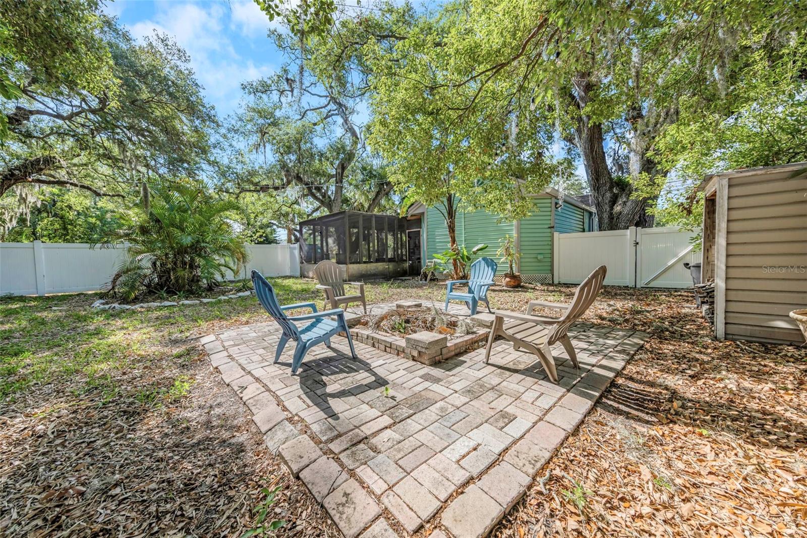 414 Tampa Rd Property Photo 3