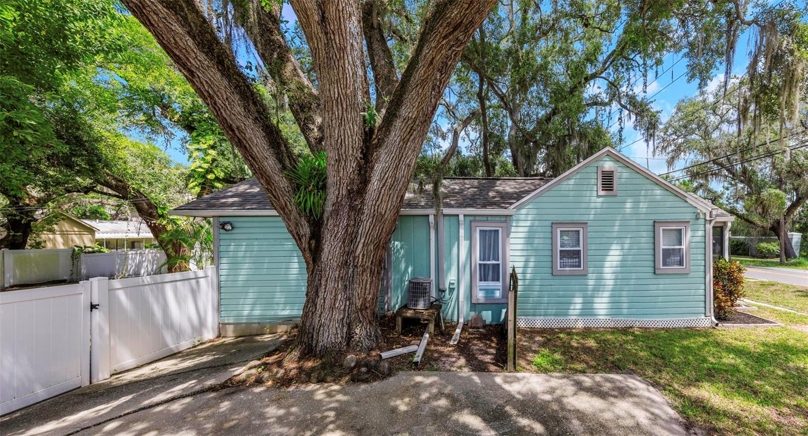 414 Tampa Rd Property Photo 40