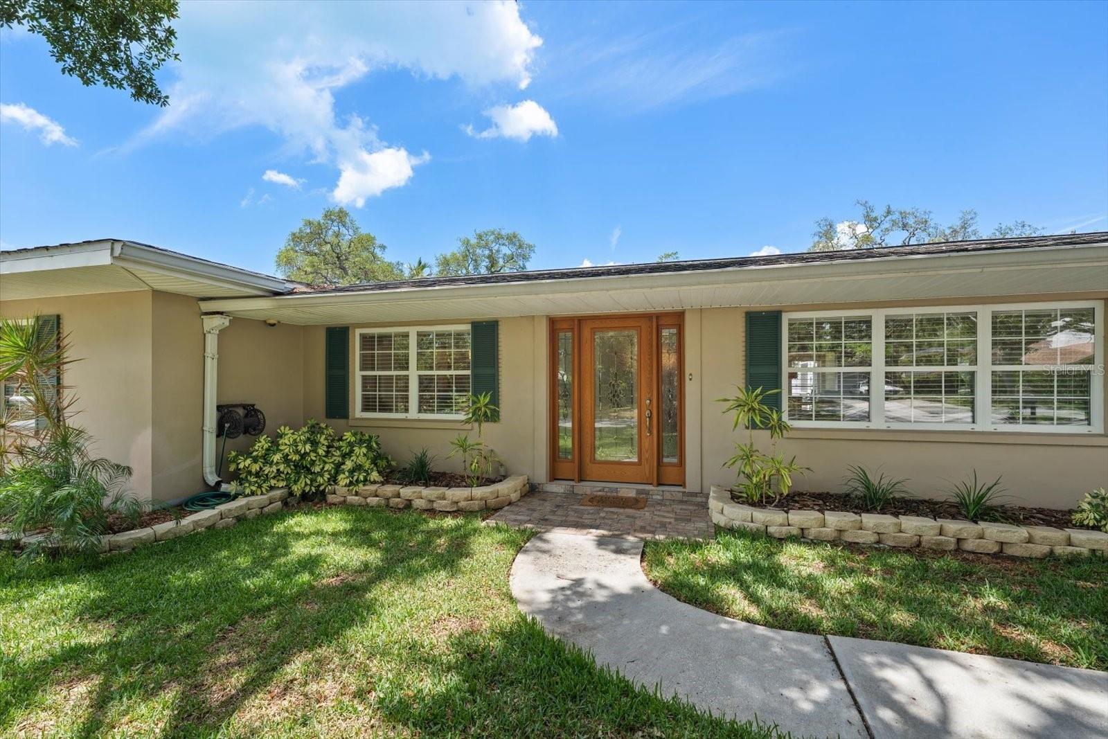 802 Allamanda Dr Property Photo 1