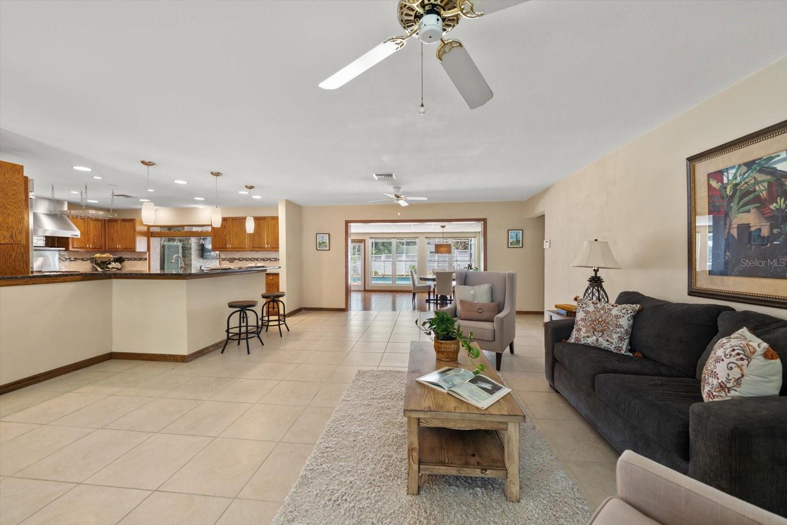 802 Allamanda Dr Property Photo 4