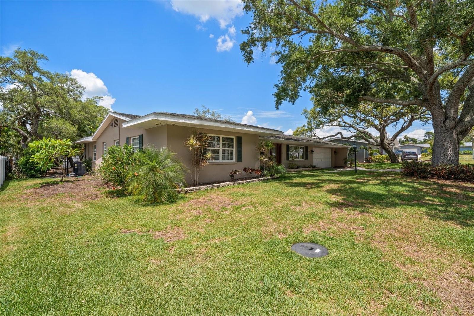 802 Allamanda Dr Property Photo 32