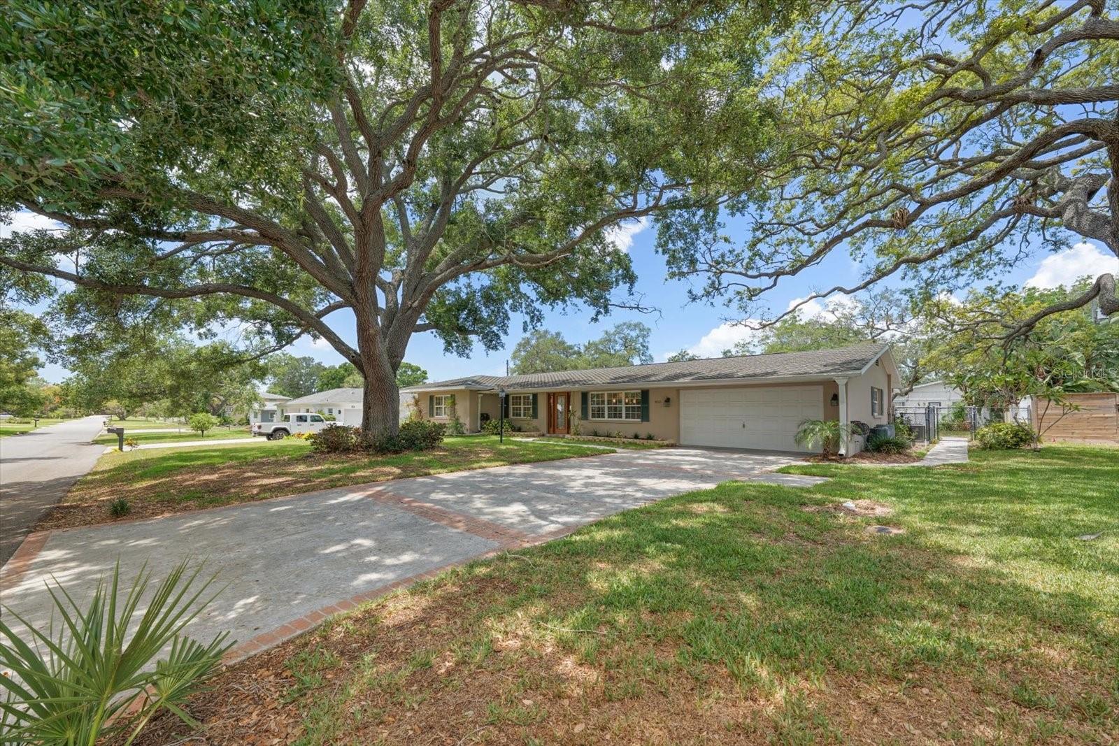 802 Allamanda Dr Property Photo 40