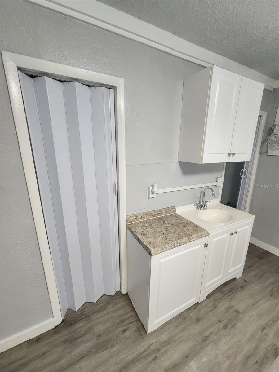407 S Jupiter Ave #7 Property Photo 5