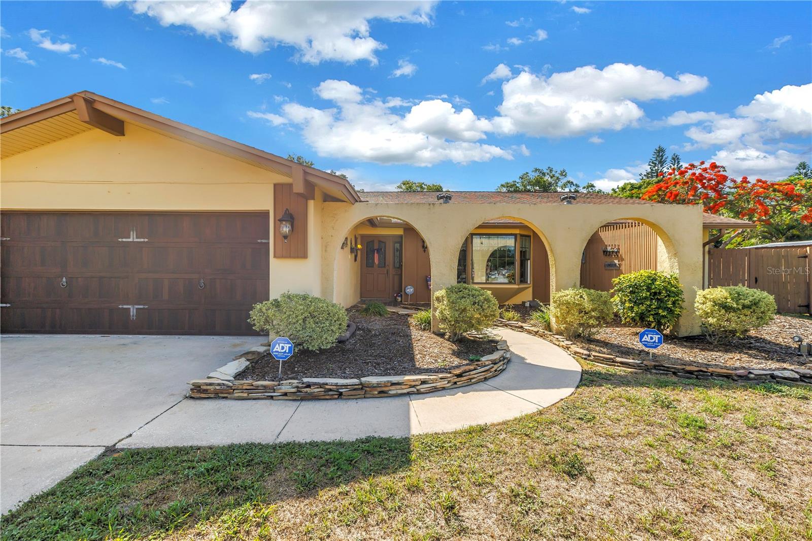 10657 Del Prado Dr E Property Photo 6