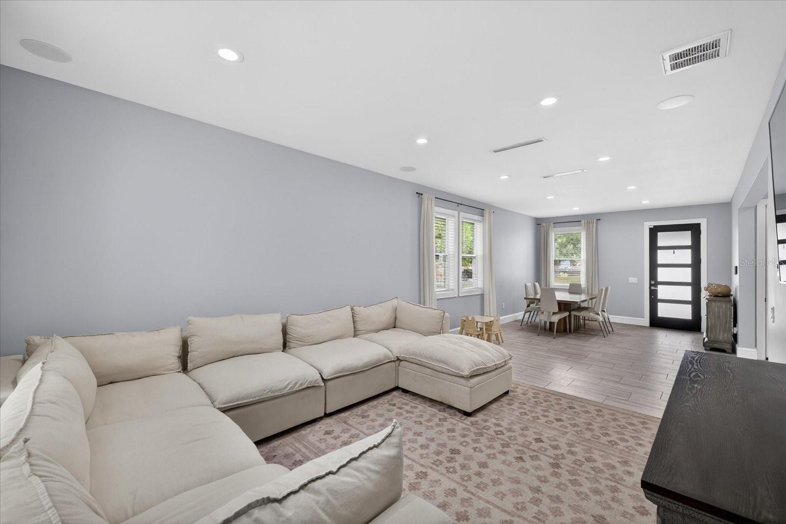 4102 S Trask St Property Photo 6
