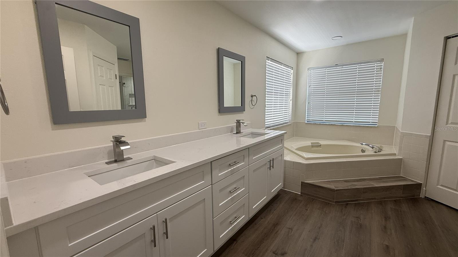 1859 Springwood Cir N Property Photo 21