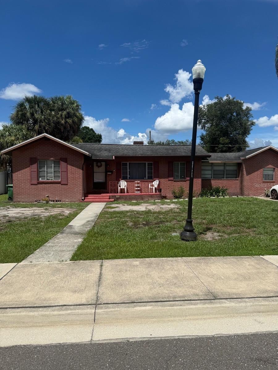 1715 W Carmen St Property Photo 2