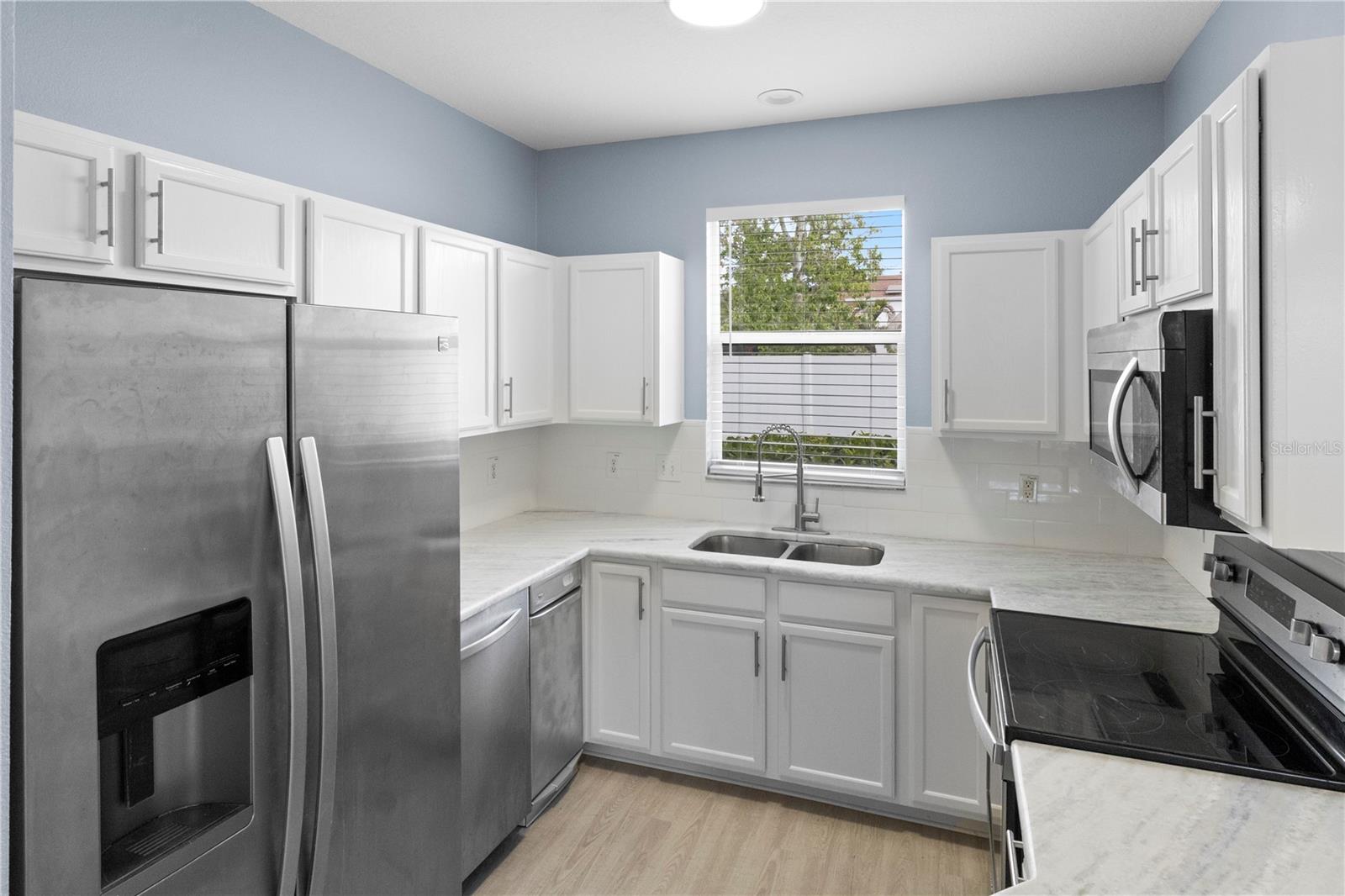 12294 Country White Cir Property Photo 7