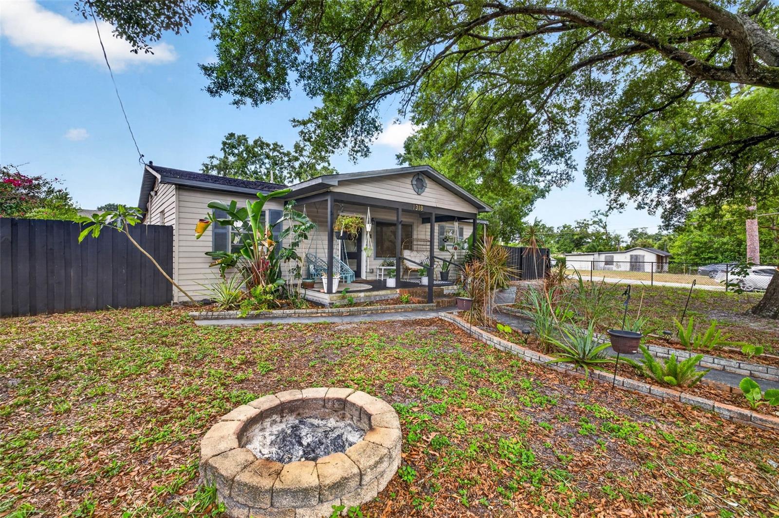 1318 W Rambla St Property Photo 6