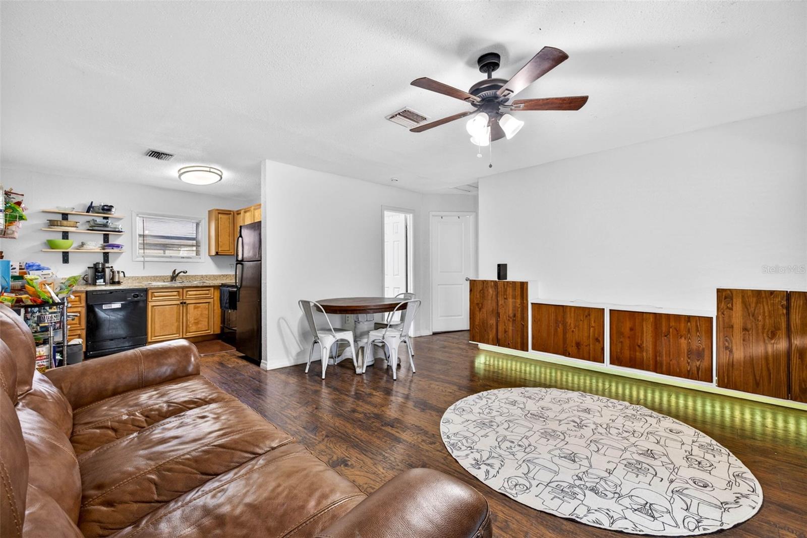 1318 W Rambla St Property Photo 9